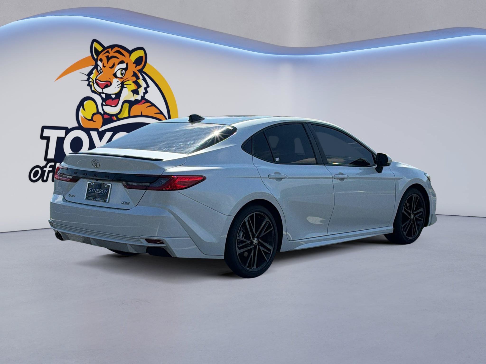 Used 2025 Toyota Camry XSE FWD image 5