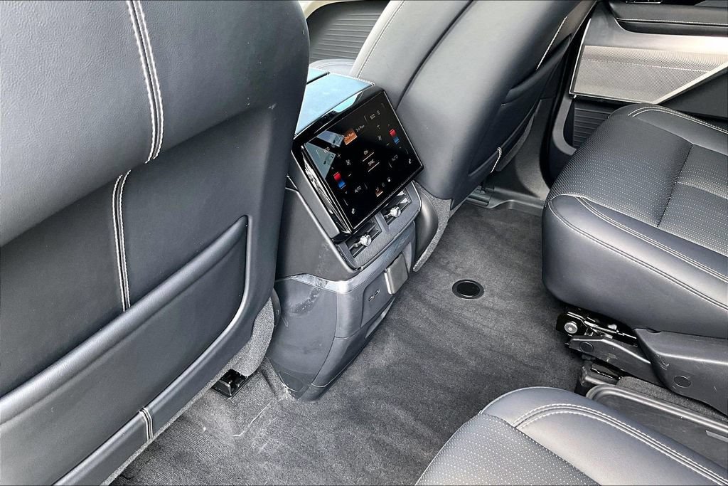 Certified 2026 Cadillac Vistiq Premium Luxury w/ LPO, Floor Liner Package AWD/4WD image 10
