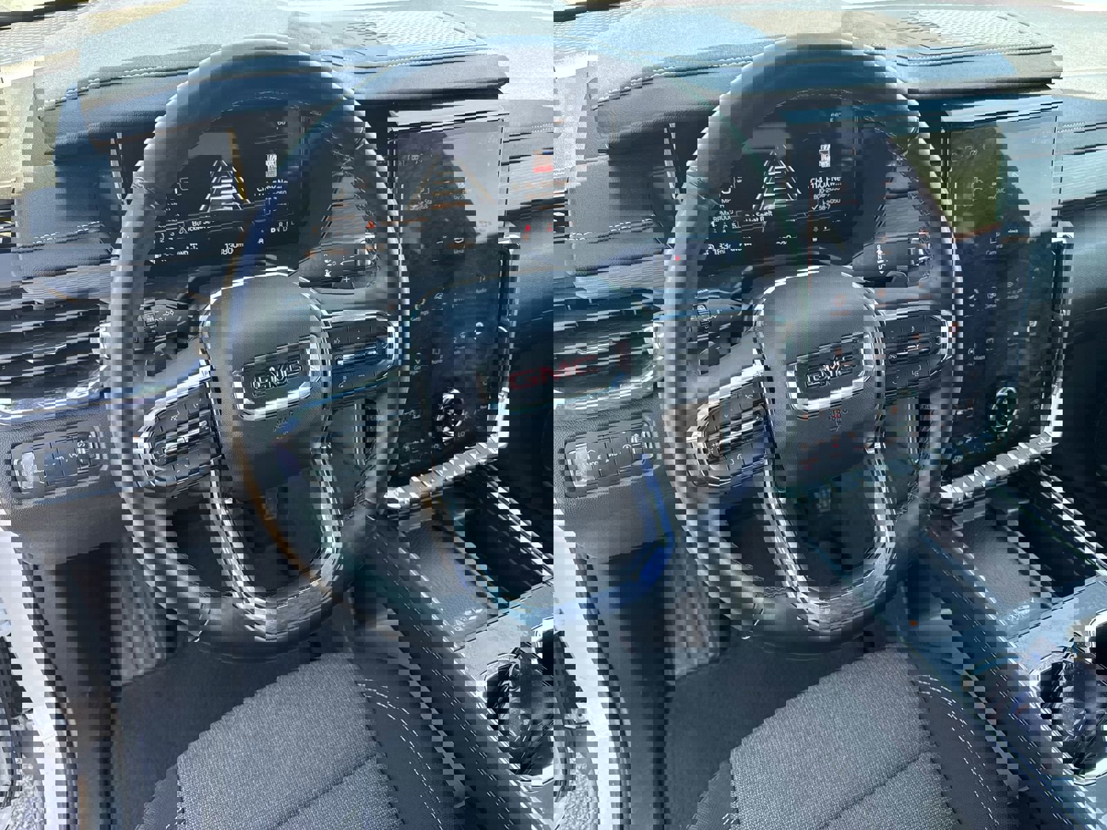 Used 2025 GMC Acadia Elevation image 18