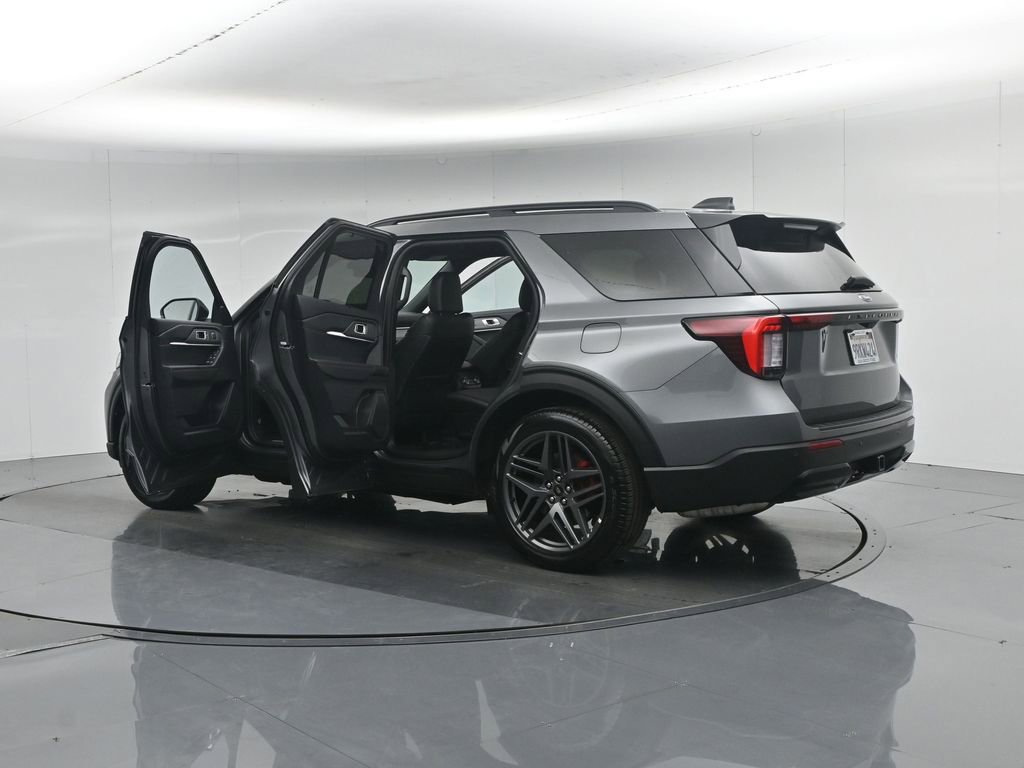 Used 2025 Ford Explorer ST-Line w/ Premium Package image 37