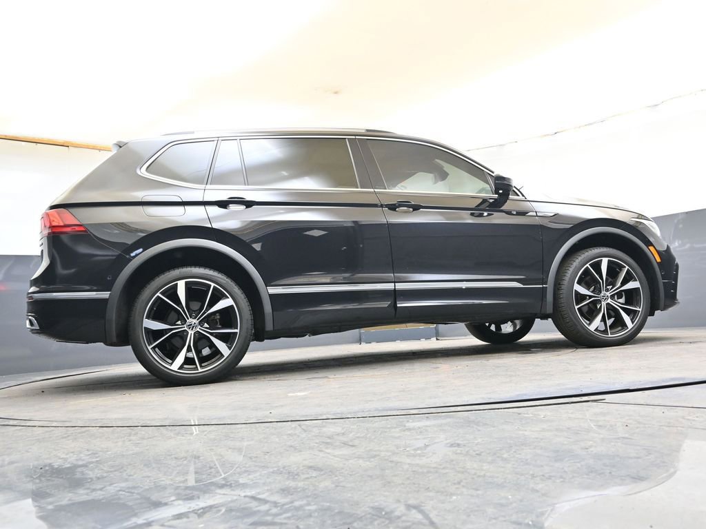 Used 2023 Volkswagen Tiguan SEL R-Line image 35