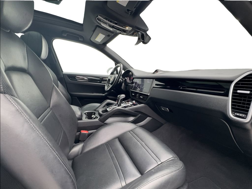 Used 2020 Porsche Cayenne AWD/4WD image 25