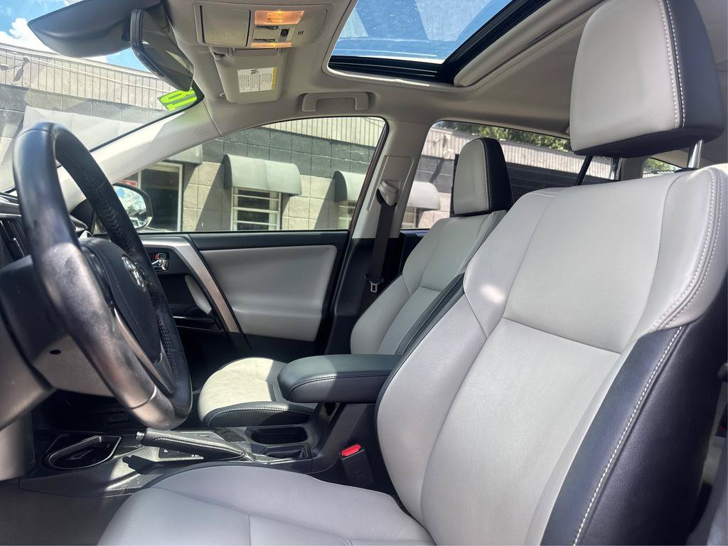 Used 2018 Toyota RAV4 Limited FWD image 9