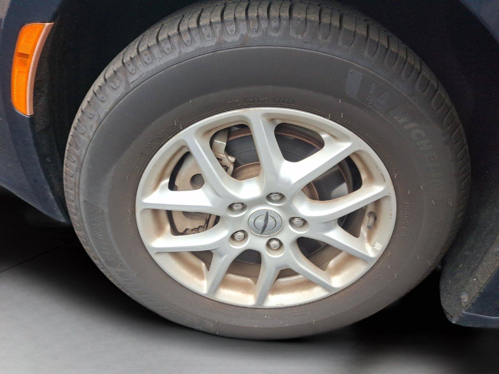 Used 2021 Chrysler Pacifica Touring-L w/ Uconnect Theater Family Group FWD image 9