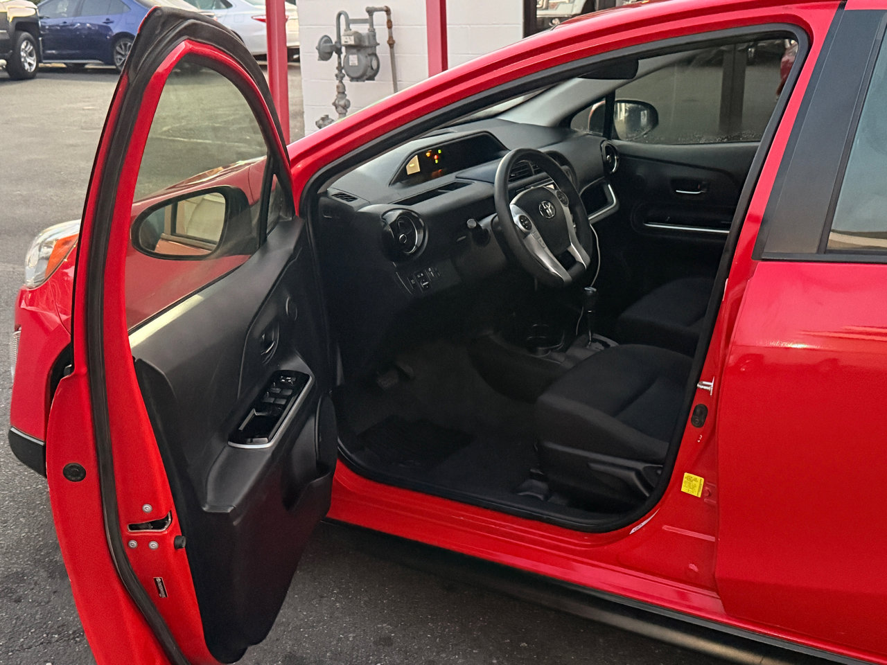 Used 2017 Toyota Prius C One image 10