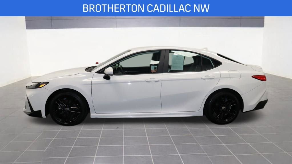 Used 2025 Toyota Camry SE image 2