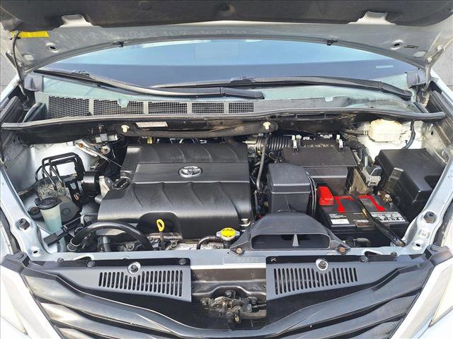 Used 2014 Toyota Sienna LE image 22