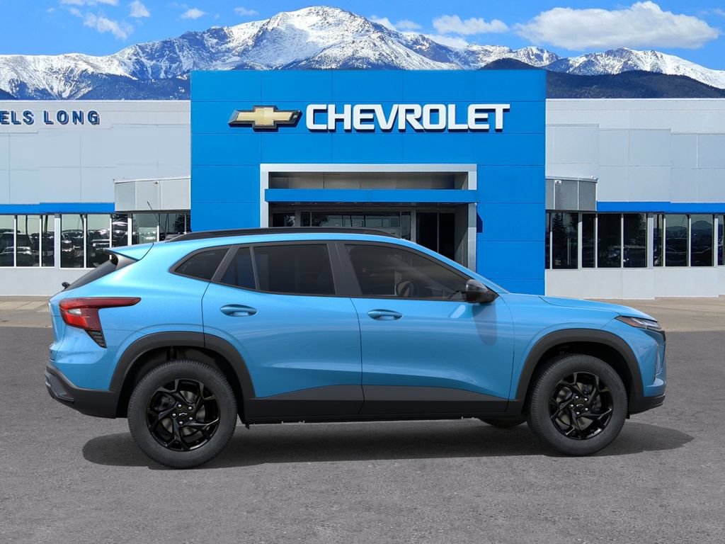 New 2026 Chevrolet Trax LT w/ Midnight Edition FWD image 5