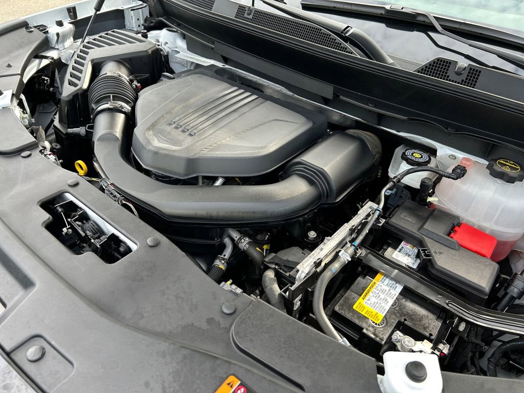 Used 2024 Chevrolet Traverse RS image 30