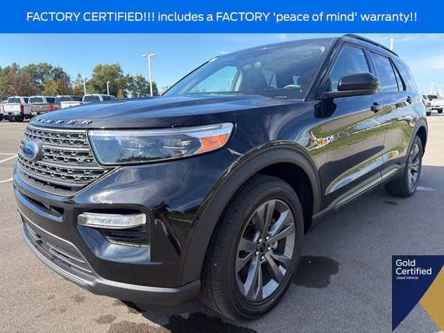 Used 2023 Ford Explorer XLT AWD/4WD image 2