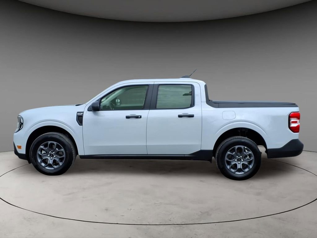 Used 2025 Ford Maverick XLT w/ Equipment Group 301A image 2