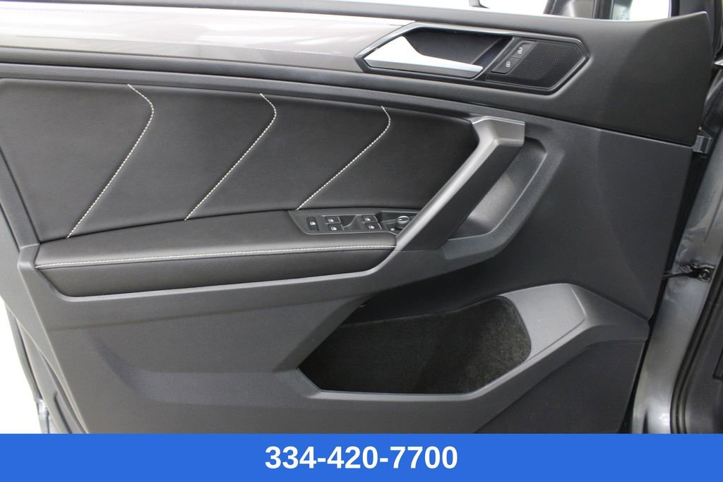 Certified 2023 Volkswagen Tiguan SE R-Line image 16