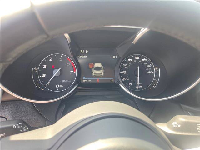Used 2023 Alfa Romeo Giulia Veloce RWD image 11