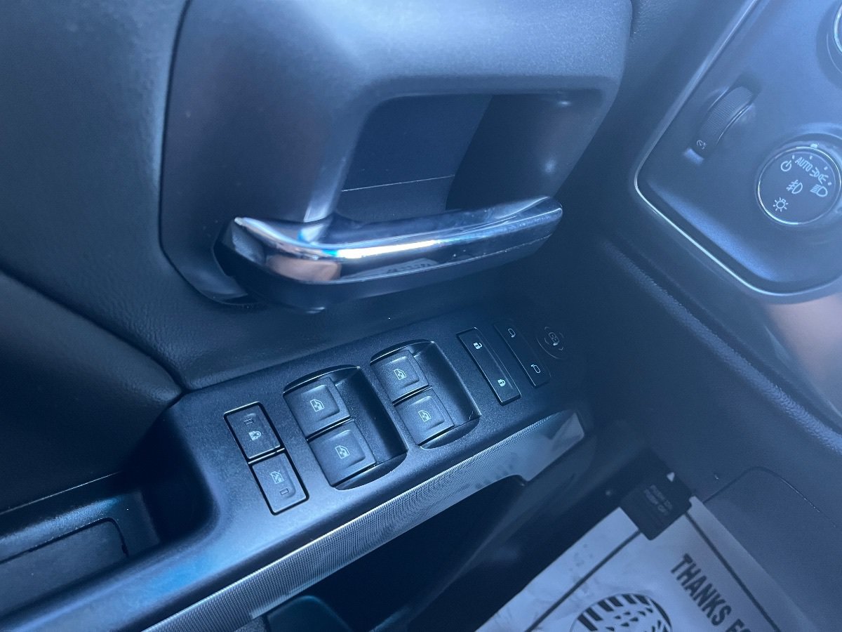 Used 2018 Chevrolet Silverado 1500 LT w/ All Star Edition AWD/4WD image 22