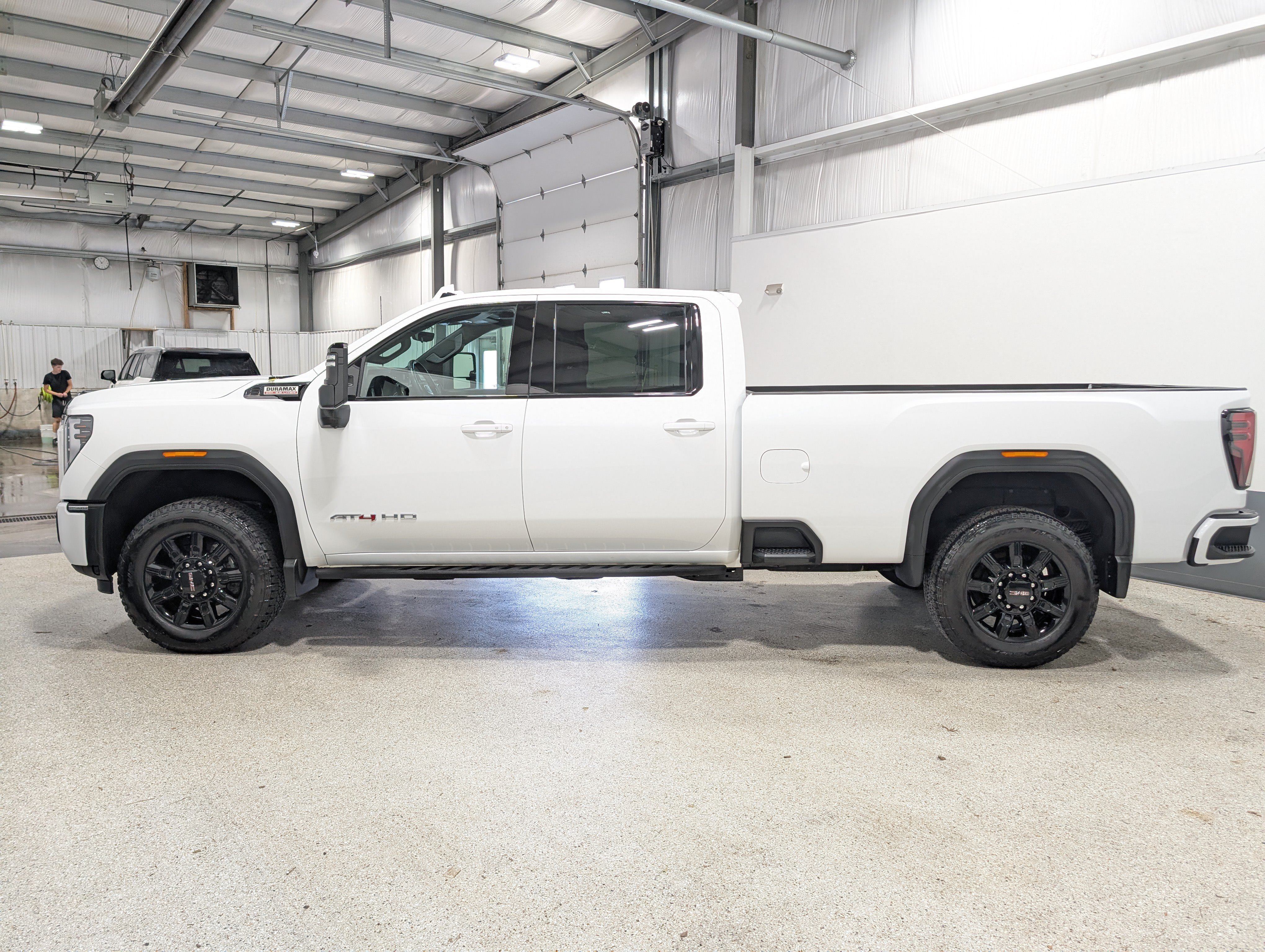 Used 2024 GMC Sierra 2500 AT4 w/ AT4 Premium Plus Package AWD/4WD image 6