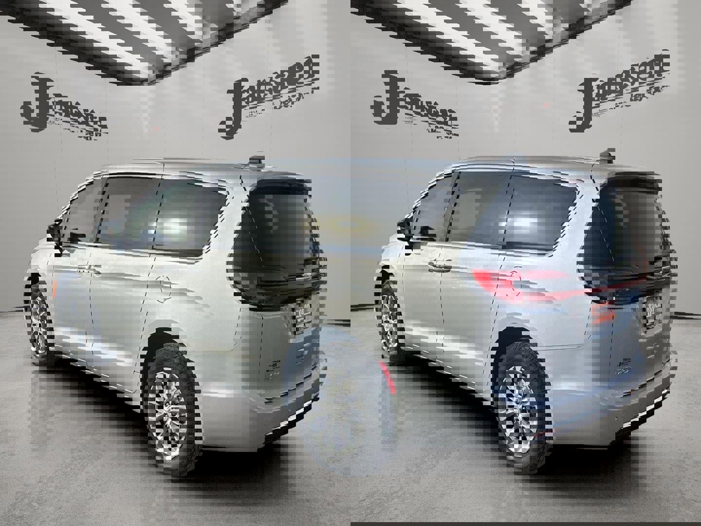 New 2026 Chrysler Pacifica Select image 2