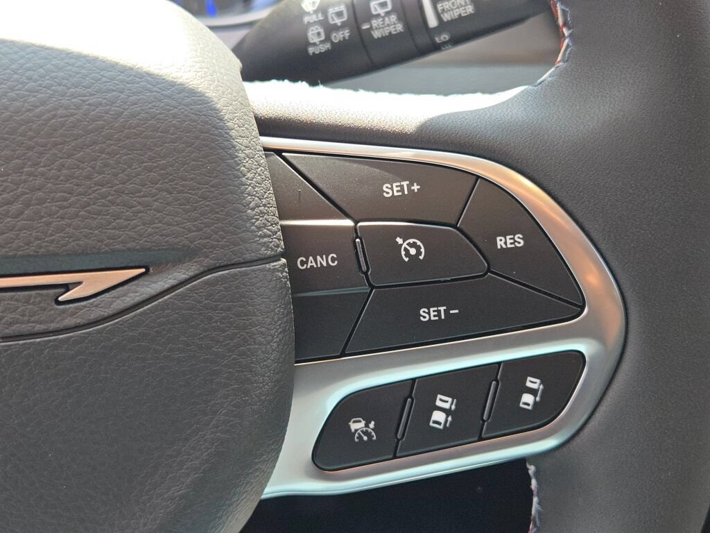 New 2027 Chrysler Pacifica Select AWD/4WD image 35