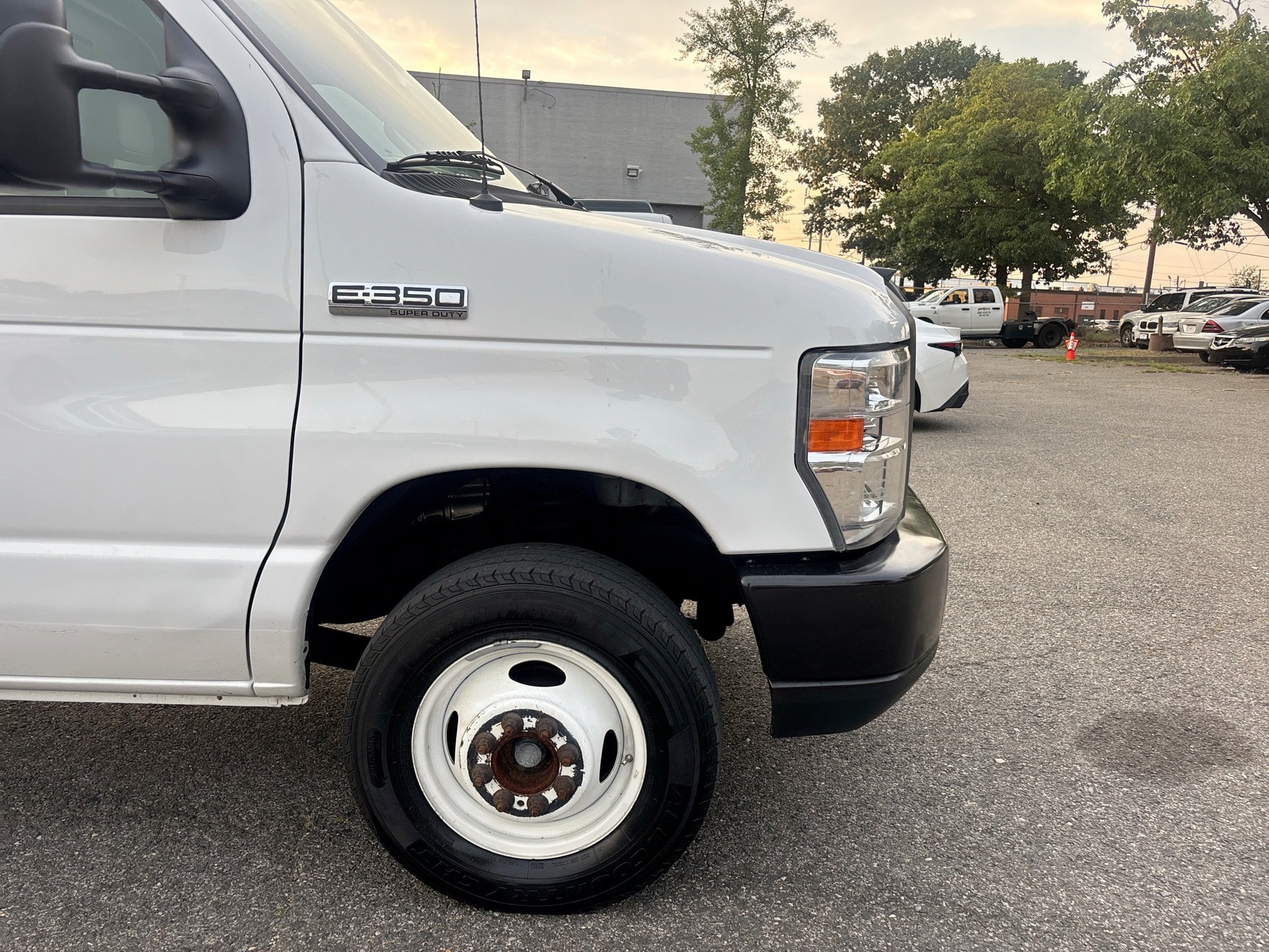 Used 2019 Ford E-350 and Econoline 350 Super Duty RWD image 26