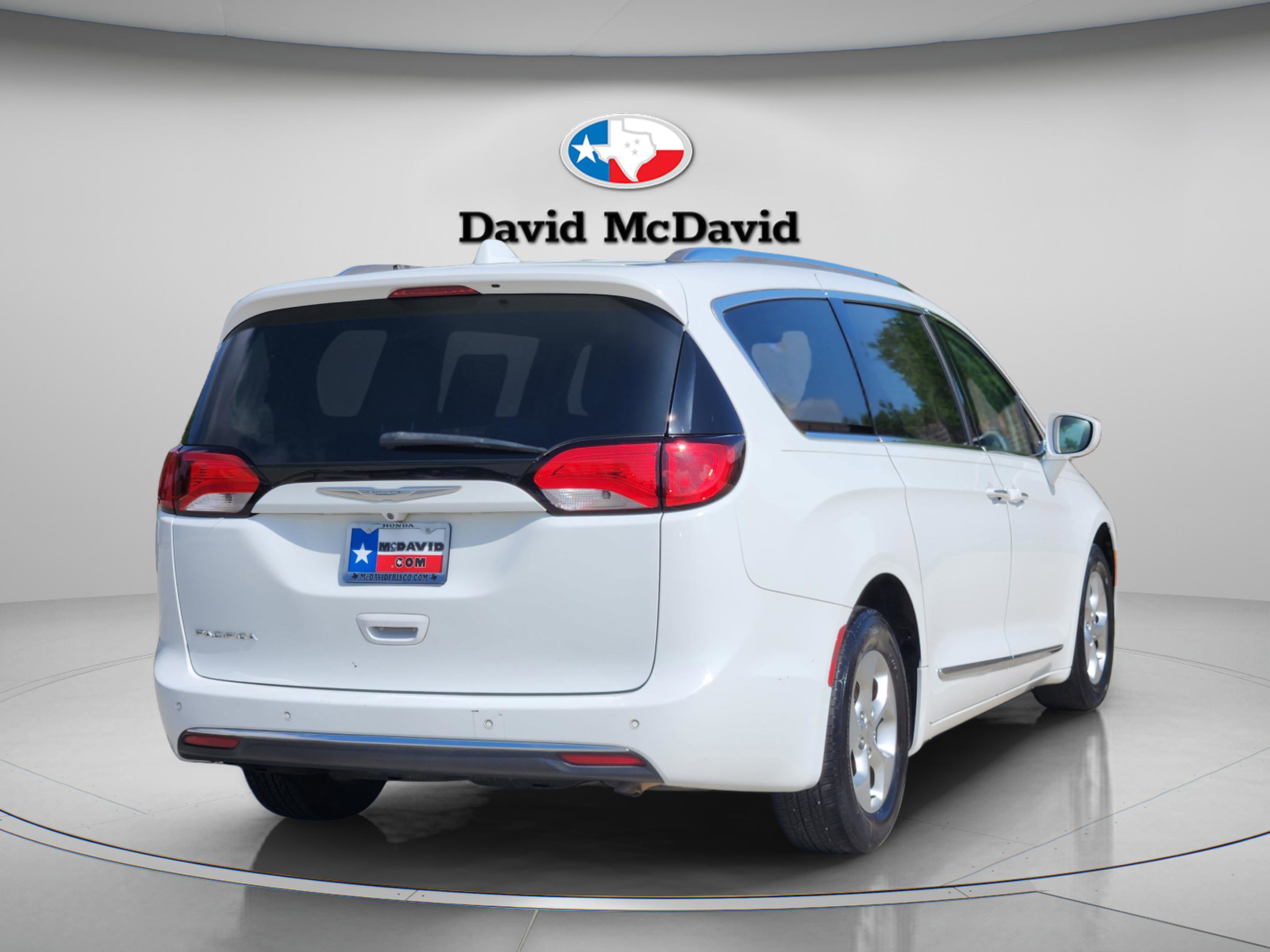 Used 2017 Chrysler Pacifica Touring-L Plus image 6