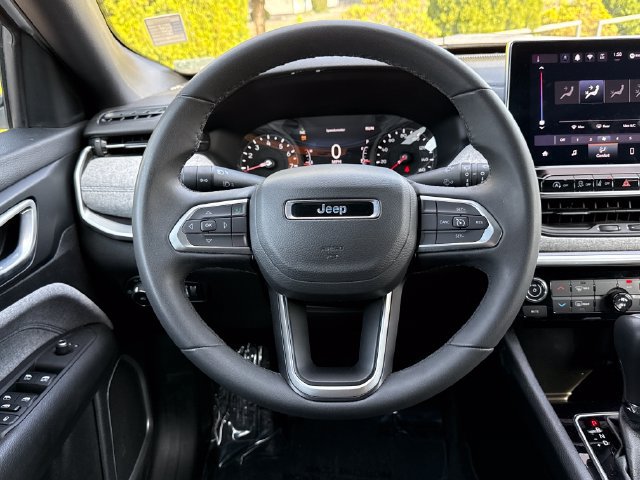 Used 2024 Jeep Compass Latitude AWD/4WD image 9