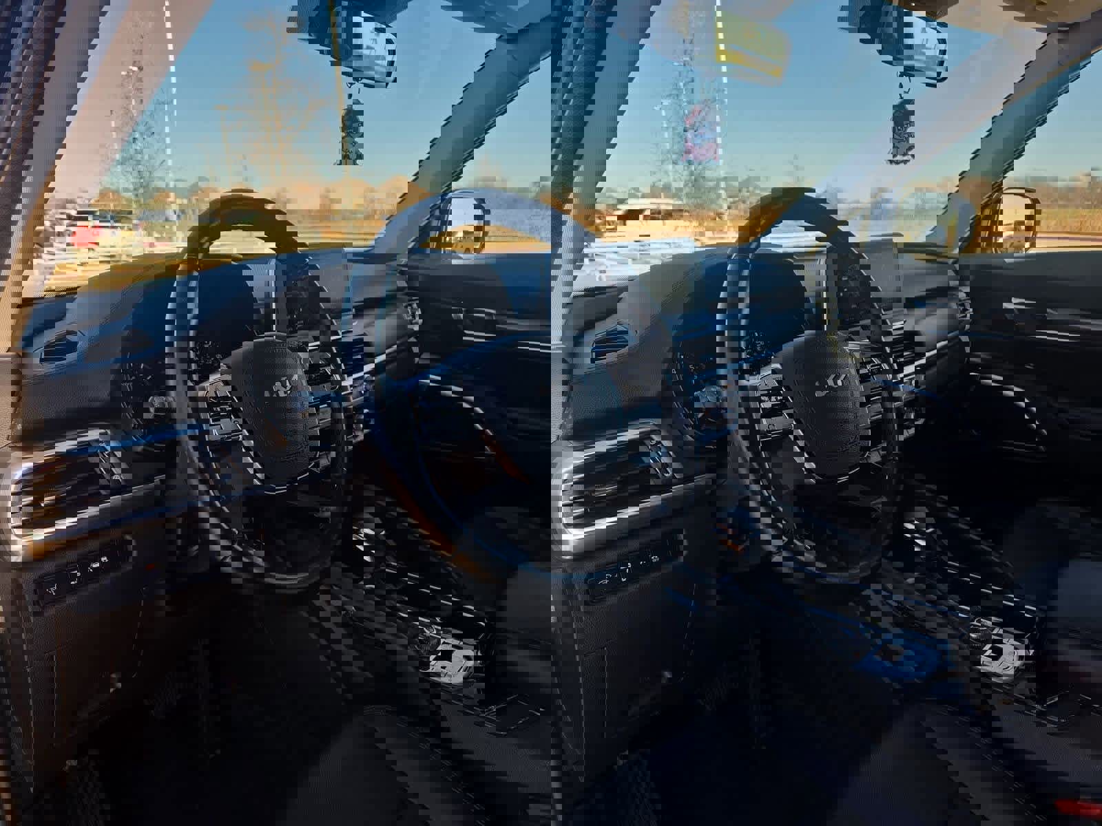 Certified 2022 Kia Telluride LX image 2