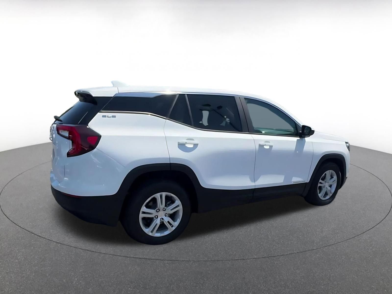 Used 2024 GMC Terrain SLE FWD image 15