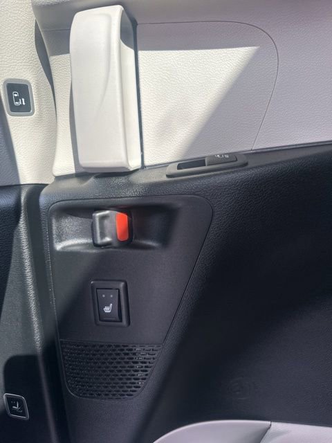 Used 2024 Chrysler Pacifica Limited image 11