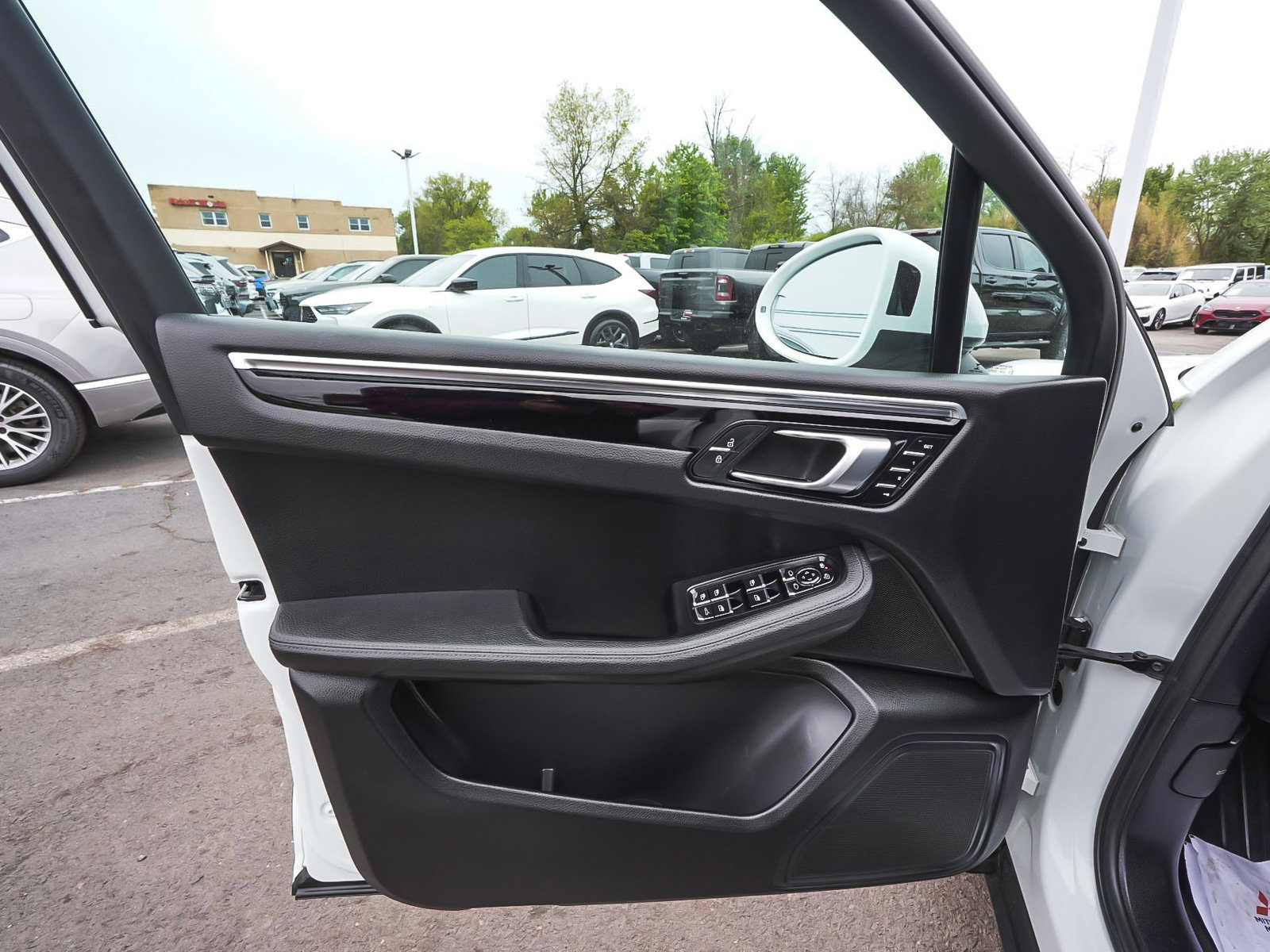 Used 2021 Porsche Macan S AWD/4WD image 10