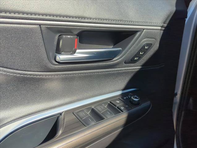 Used 2022 Toyota Venza XLE AWD/4WD image 9