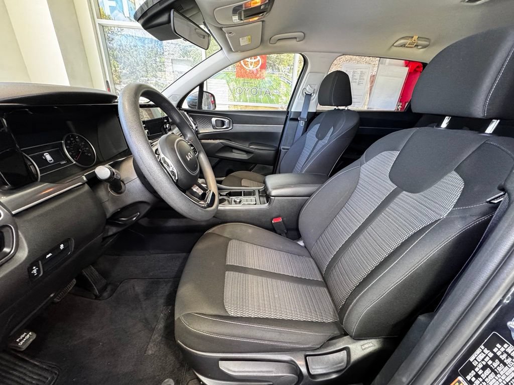 Used 2023 Kia Sorento LX AWD/4WD image 17