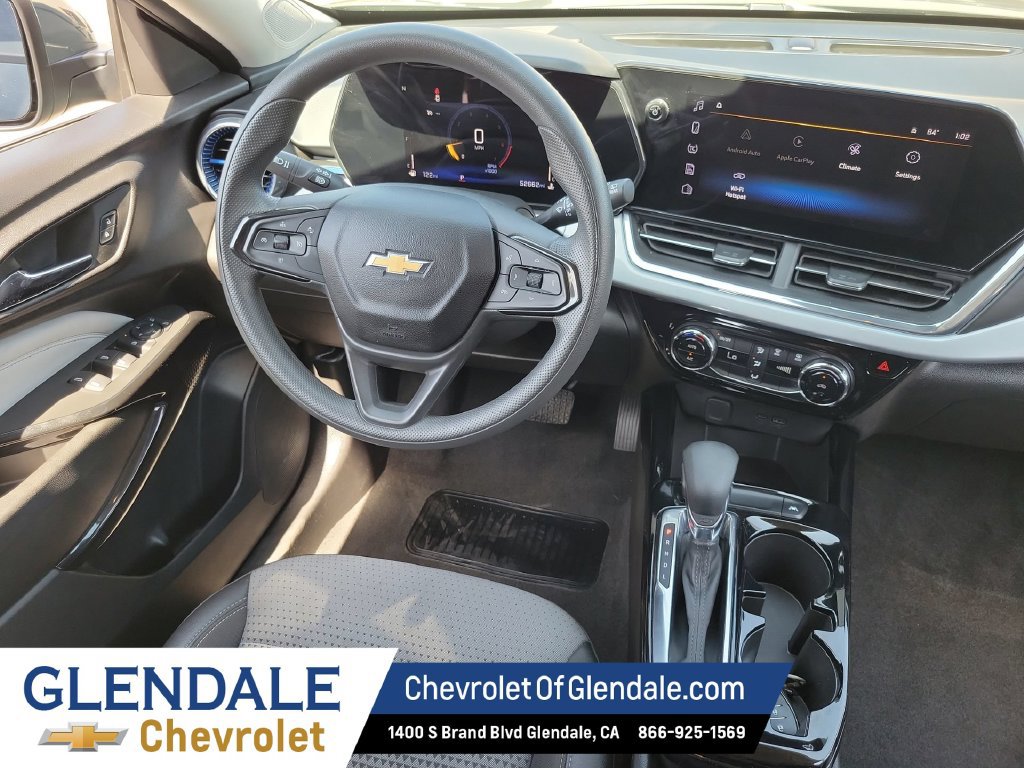 Used 2025 Chevrolet Trax LT FWD image 15