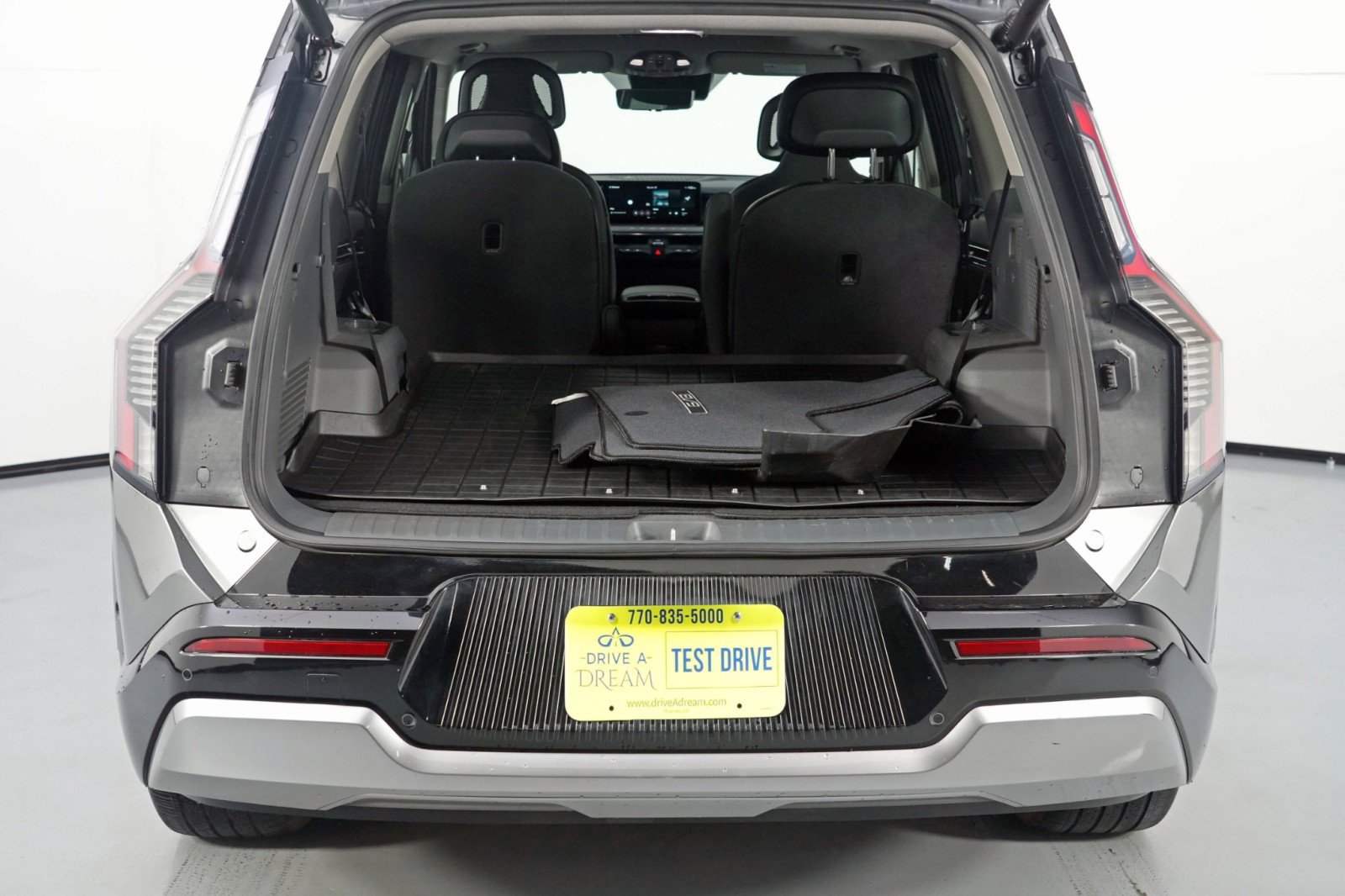 Used 2024 Kia EV9 Land image 10