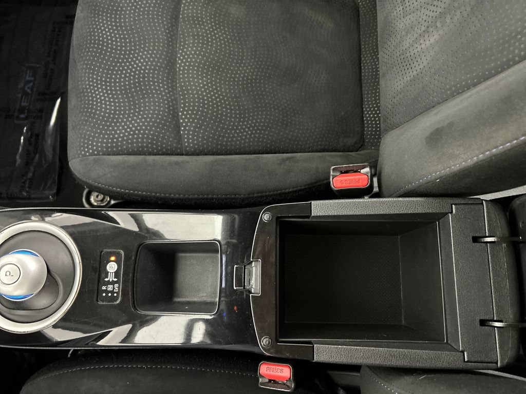 Used 2015 Nissan Leaf SV FWD image 16