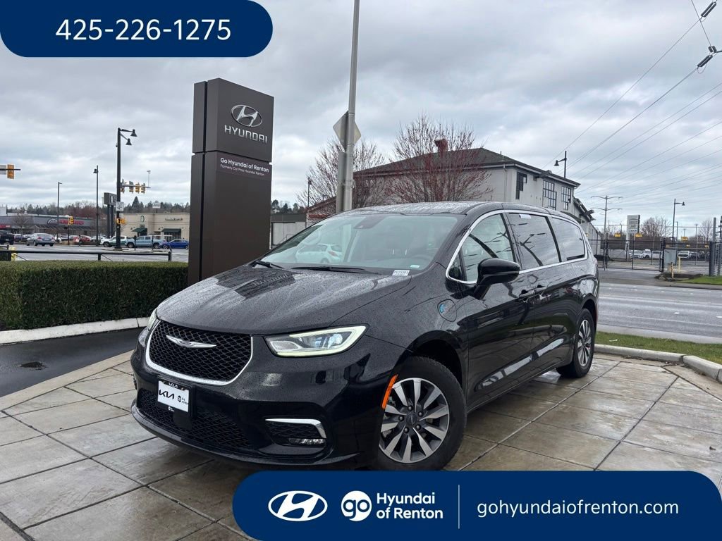 Used 2024 Chrysler Pacifica Select image 1