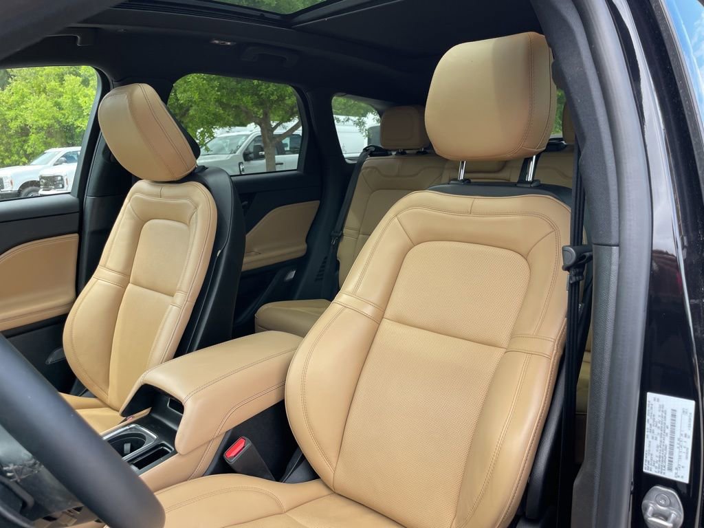 Used 2023 Lincoln Corsair Reserve w/ Equipment Group 202A image 9