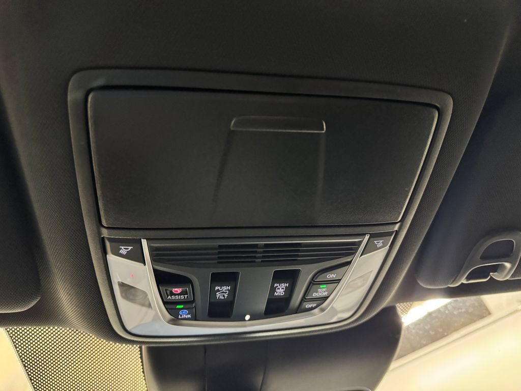Used 2025 Acura RDX SH-AWD image 33