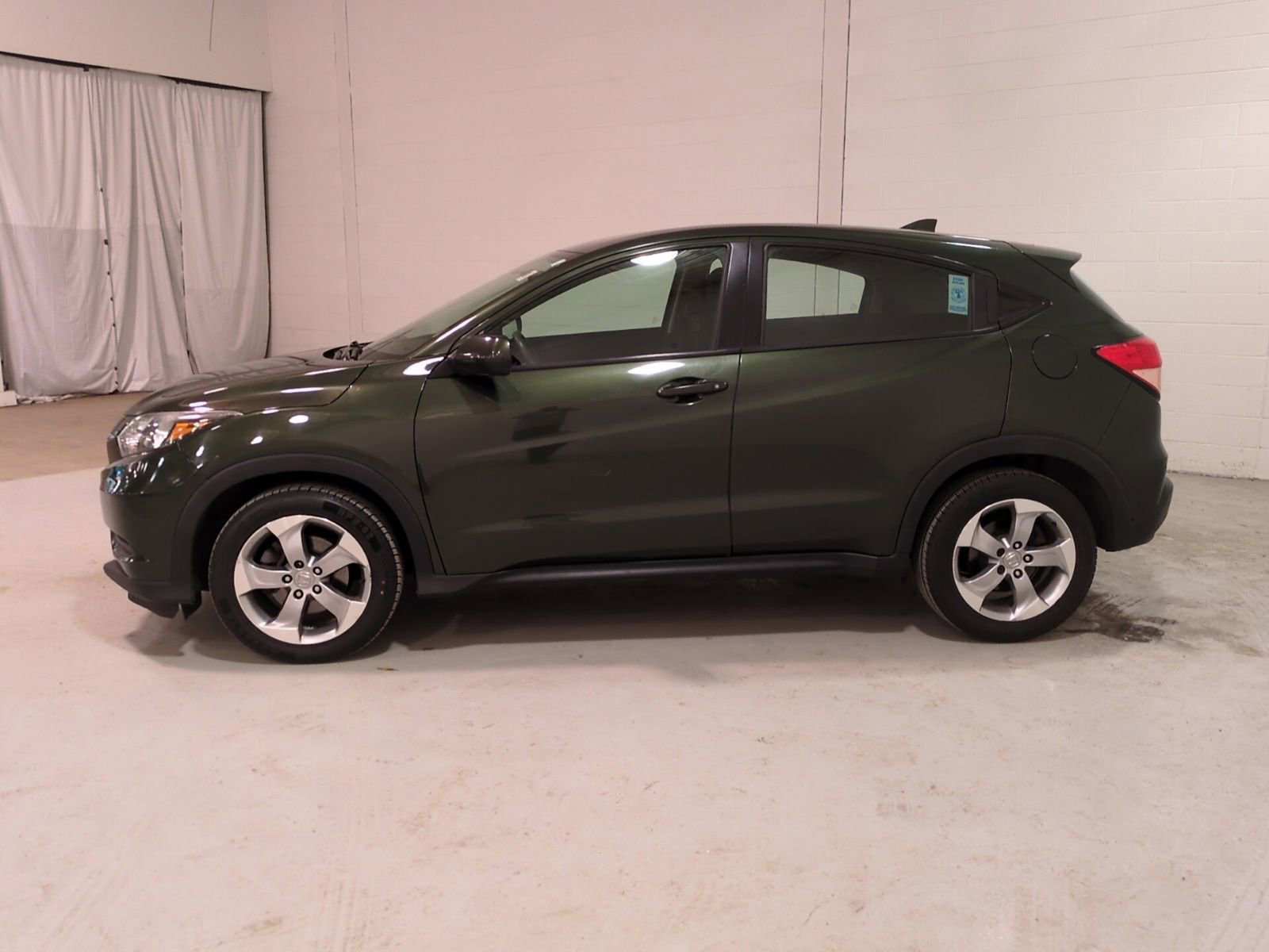 Used 2017 Honda HR-V LX image 6