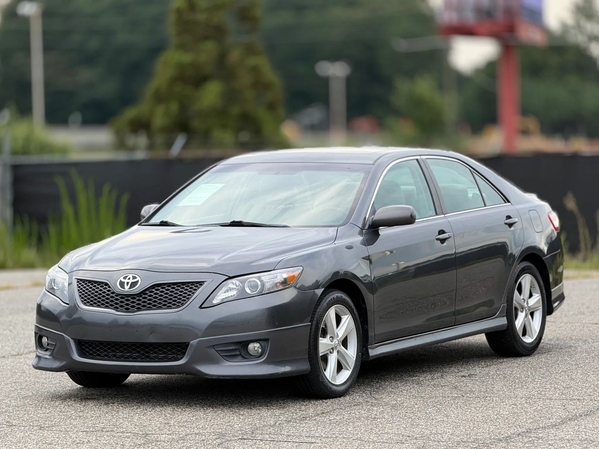 Used 2010 Toyota Camry SE FWD image 6