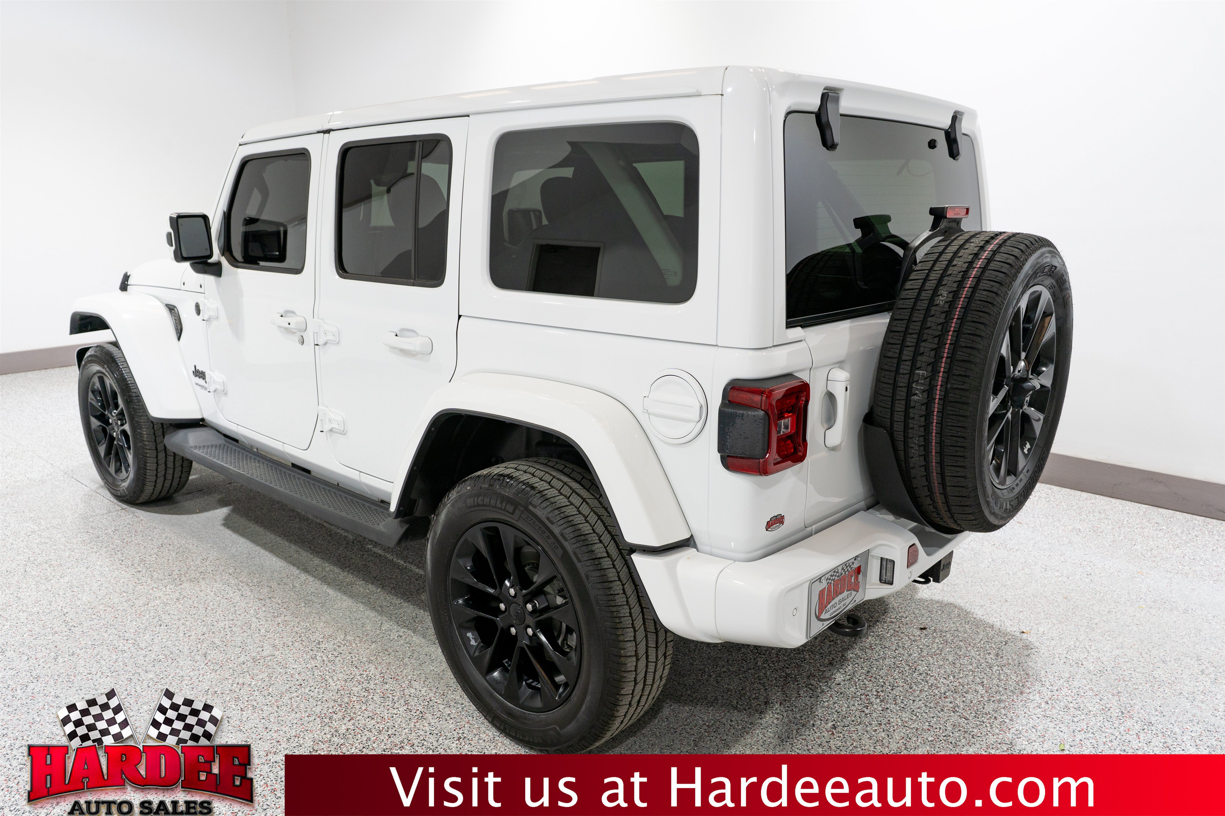 Used 2020 Jeep Wrangler Unlimited Sahara AWD/4WD image 3