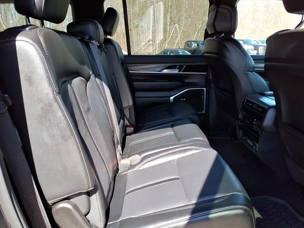 Used 2024 Jeep Wagoneer L Series III w/ Flexible Seating Group image 13