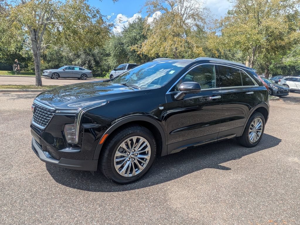 Used 2025 Cadillac XT4 Premium Luxury FWD image 8