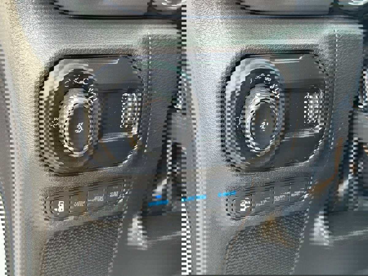 Used 2023 Jeep Wrangler Unlimited image 32