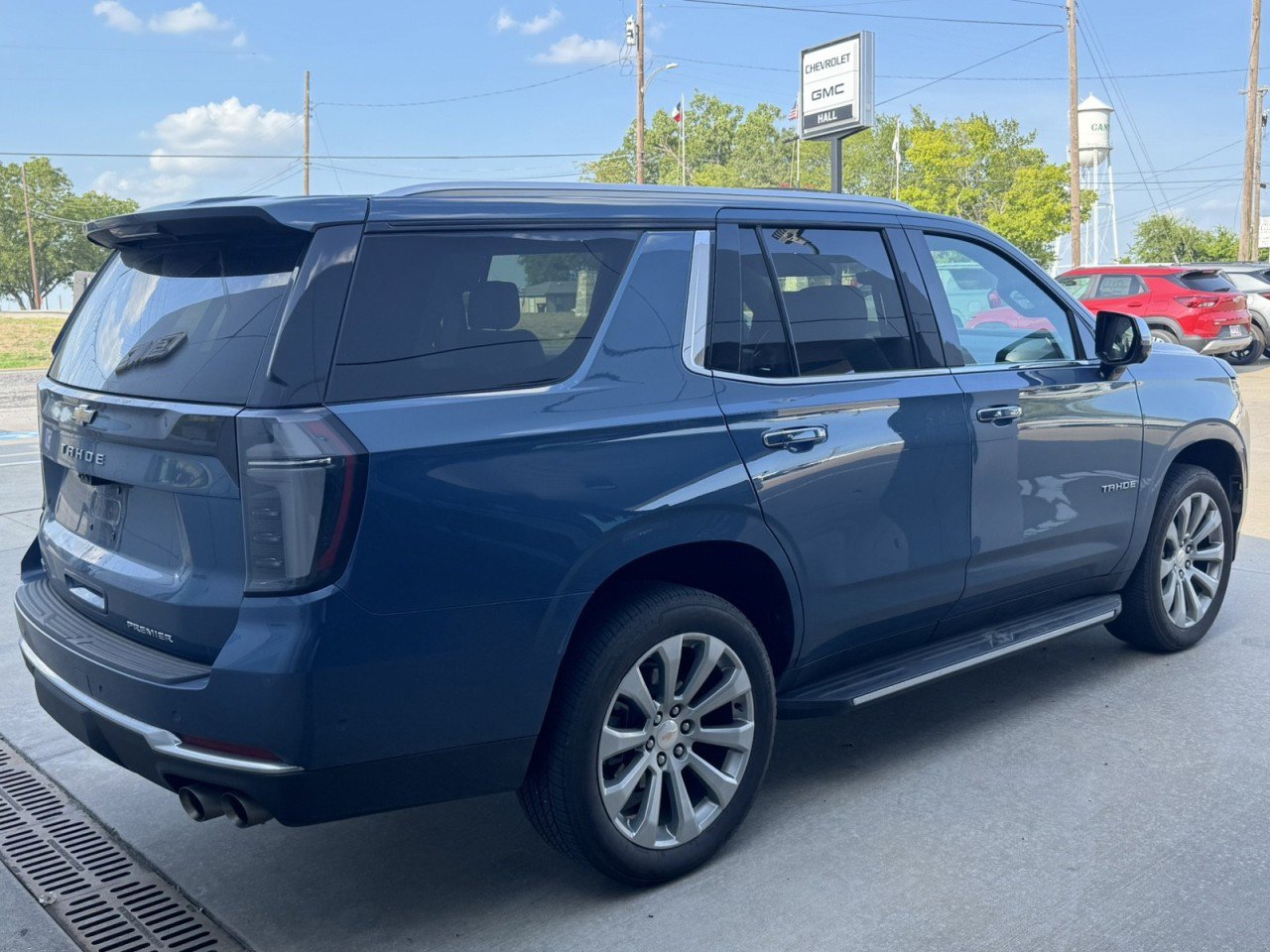 Used 2025 Chevrolet Tahoe Premier RWD image 6