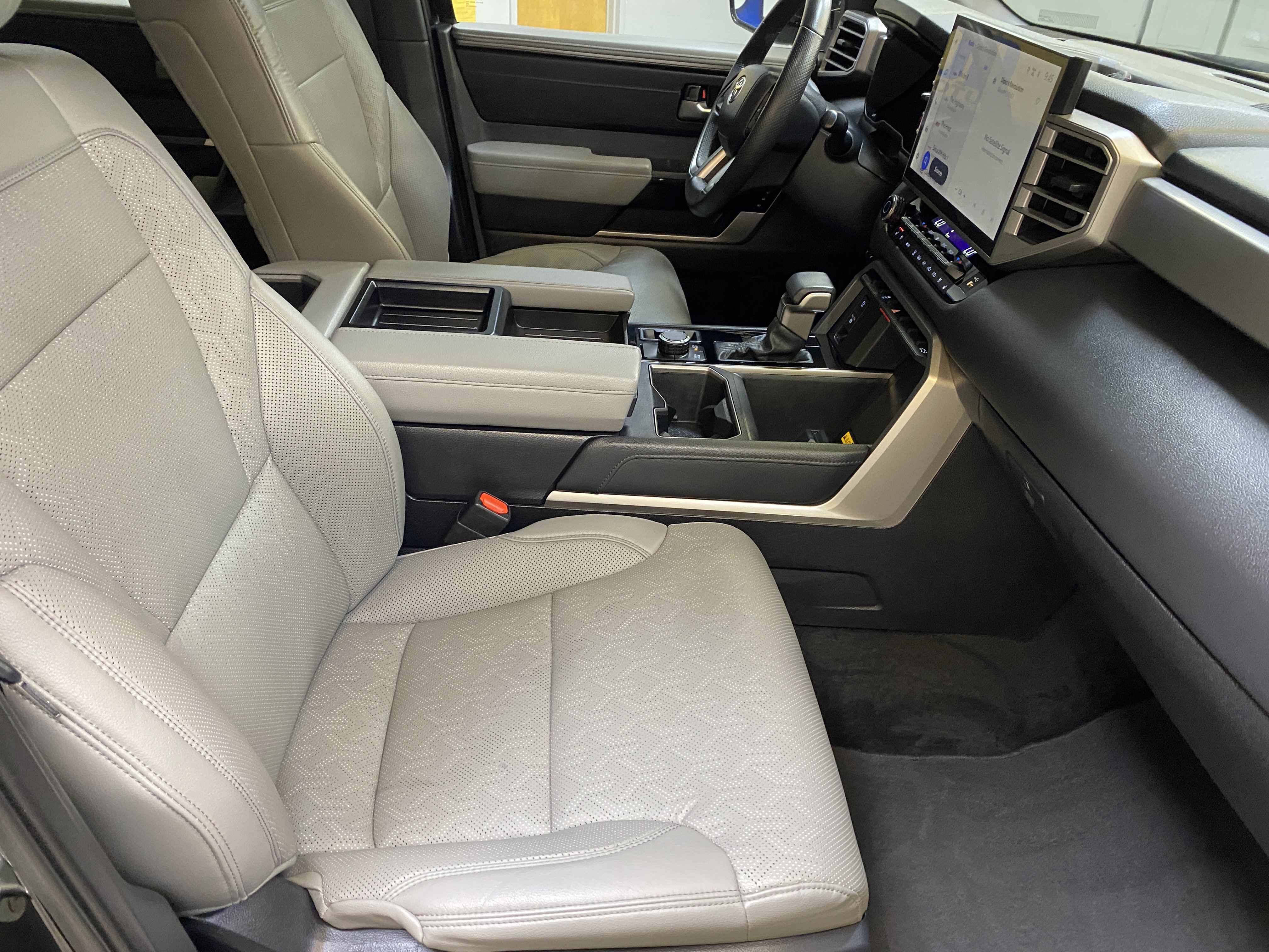 Used 2025 Toyota Tundra Limited w/ Power Package image 28