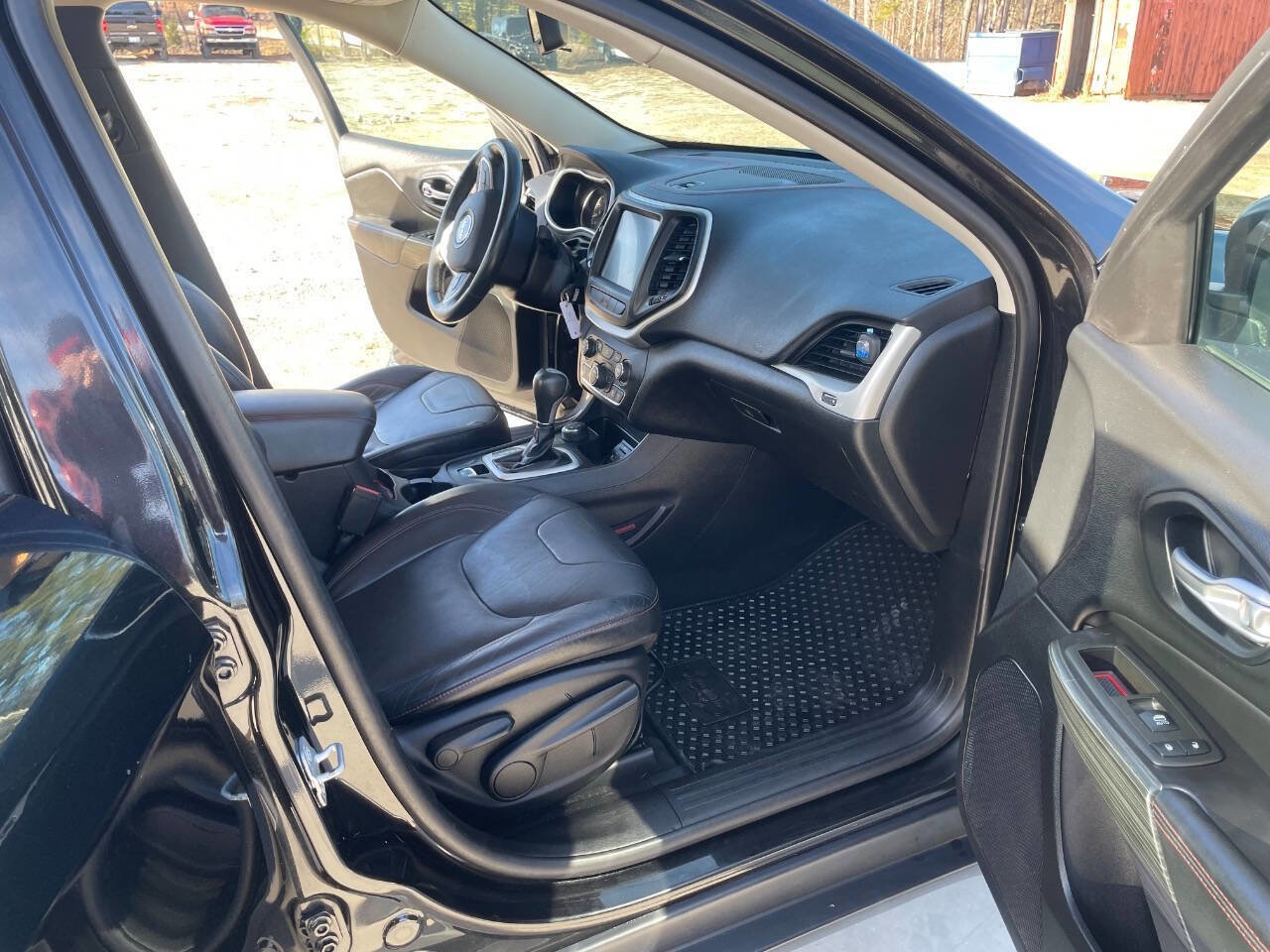 Used 2014 Jeep Cherokee Trailhawk w/ Leather Interior Group image 32