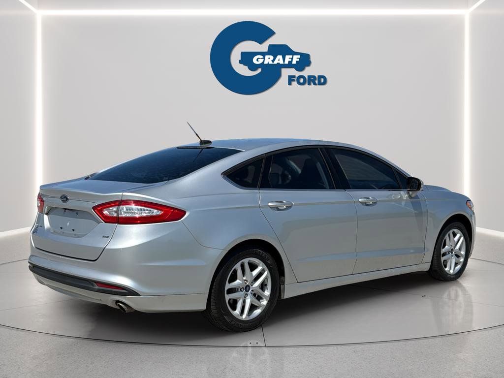 Used 2016 Ford Fusion SE FWD image 9