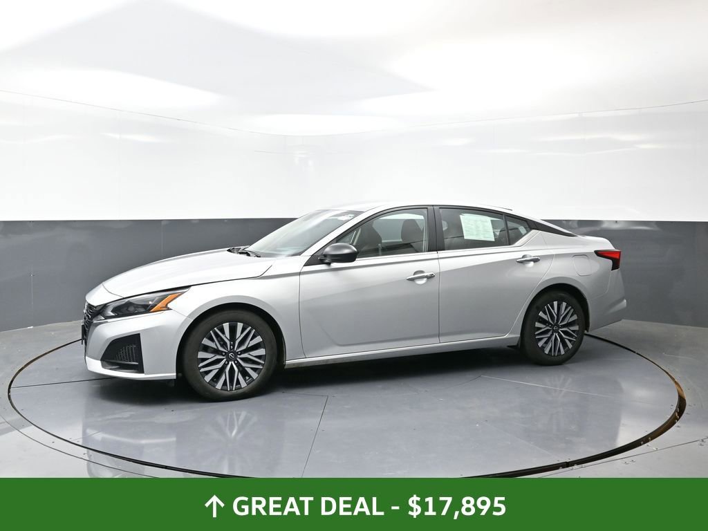 Used 2024 Nissan Altima 2.5 SV image 10
