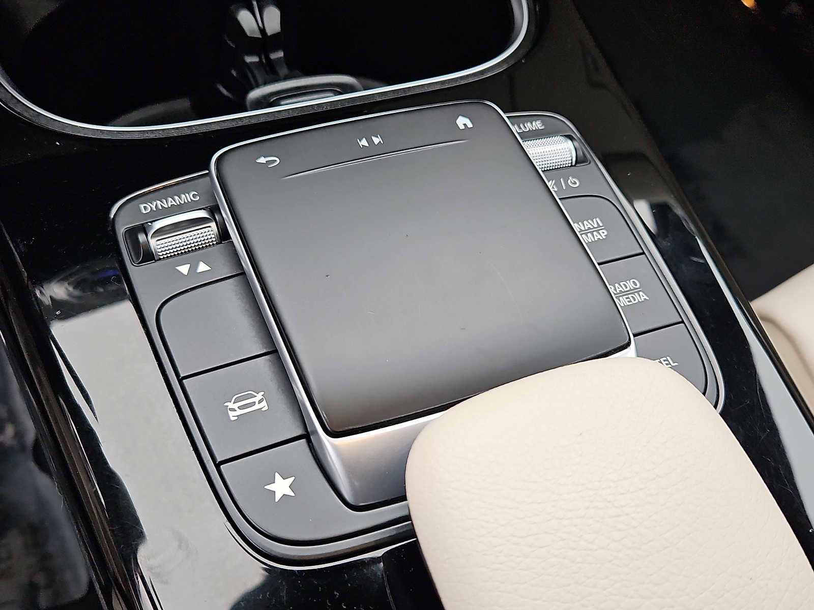 Used 2023 Mercedes-Benz CLA 250 4MATIC image 16