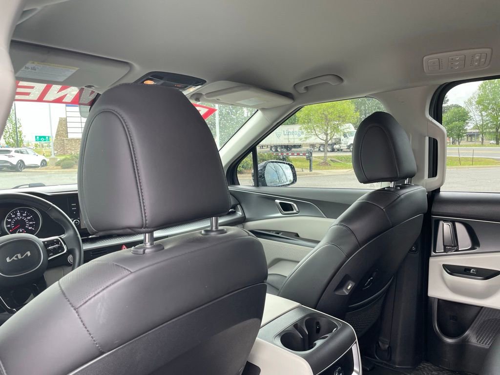 Used 2024 Kia Carnival LX image 27