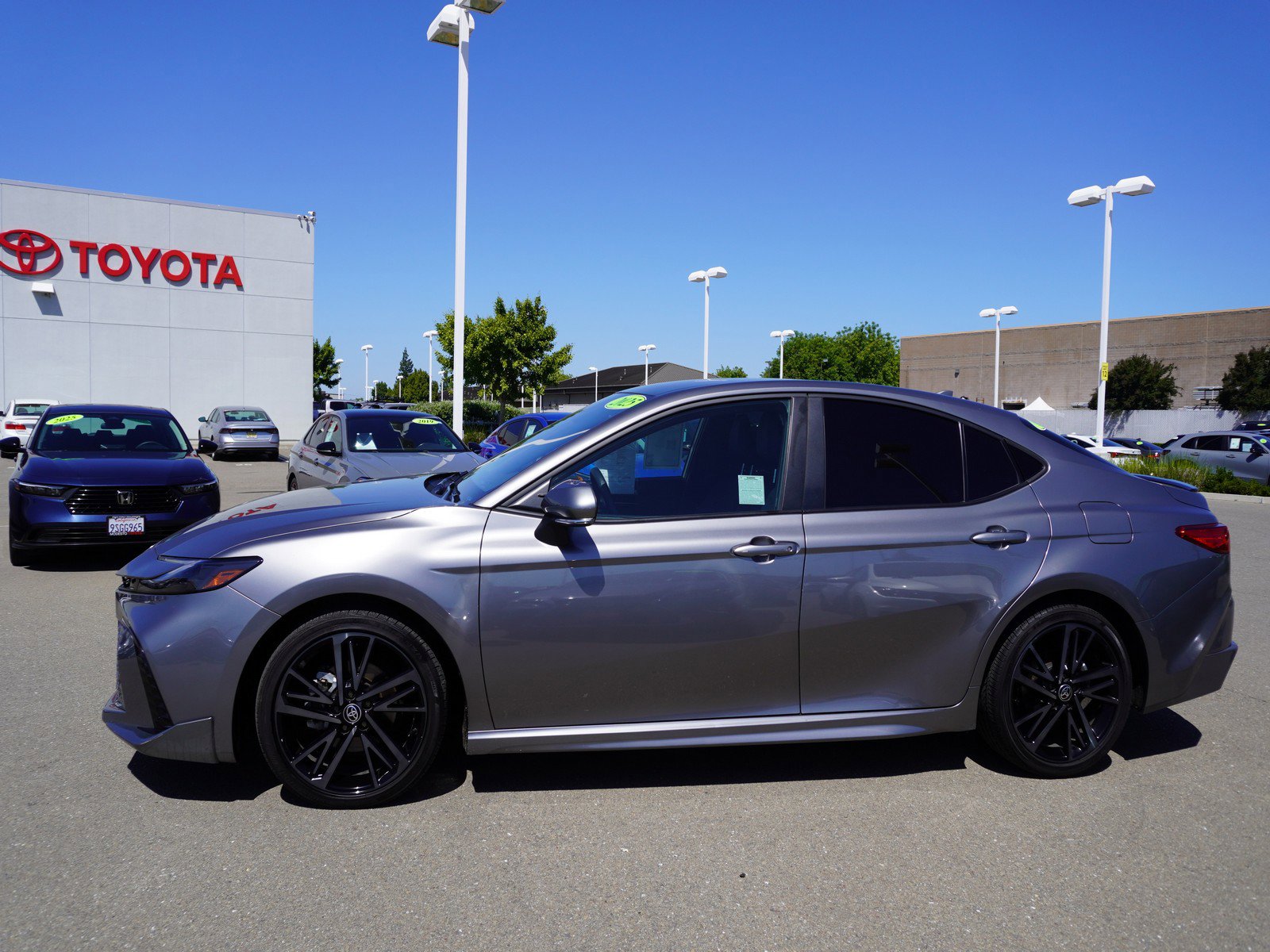 Used 2025 Toyota Camry XSE FWD image 6
